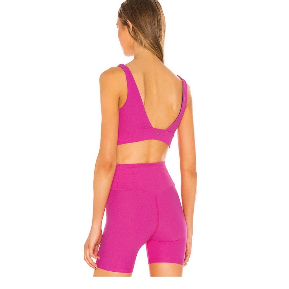 REVOLVE biker shorts & bra reversible workout set Size L - Picture 3 of 10